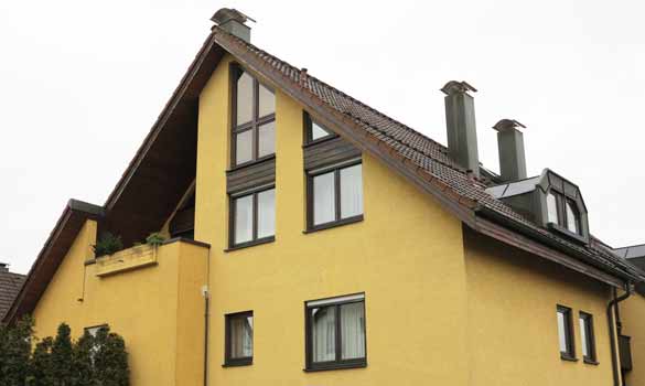 Foto Stuttgart-Untert�rkheim: 5-Familienhaus in Halbh�he