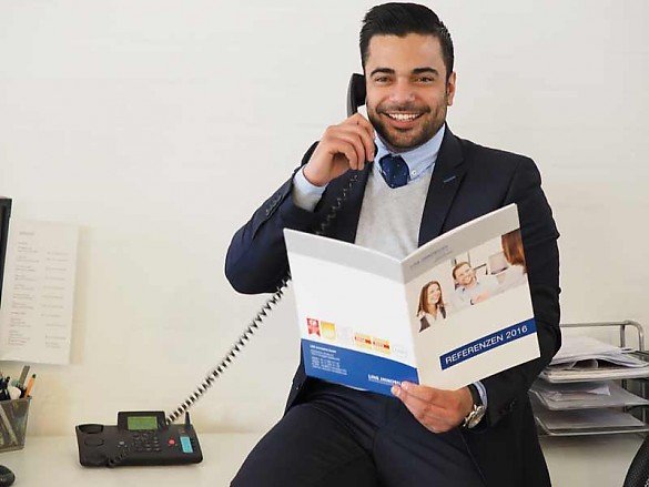 Mitarbeiter am Telefon