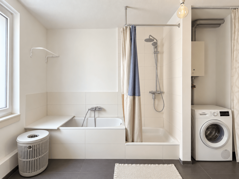 Badezimmer 4.OG Mehrfamilienhaus Pforzheim