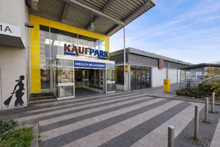 Titelbild Stuttgart Ladenlokal Attraktive Gewerbeeinheit im Kaufpark Freiberg - langfristig vermietet