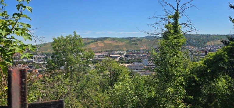 Fernsicht Stuttgart Grundst�ck S-Wangen: Wohlf�hlen und entspannen! Gro�z�giges Gartengrundst�ck in sch�ner Lage