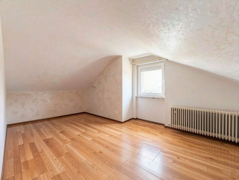 Zimmer DG Doppelhaush�lfte B�blingen
