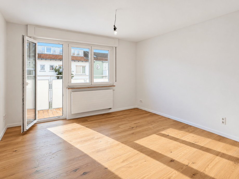 Heller leerer Altbau mit Balkon Etagenwohnung Stuttgart