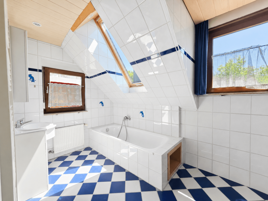 Badezimmer 1. DG Mehrfamilienhaus Stuttgart