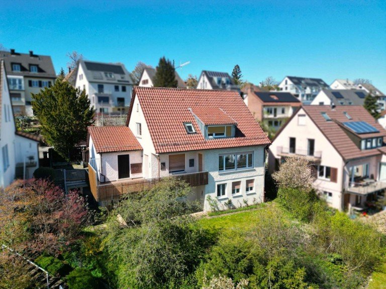 LINK Immobilien GmbH Stuttgart Einfamilienhaus Sanierungsbed�rftiges Einfamilienhaus mit Einliegerwohnung, Weitblick und viel Potenzial