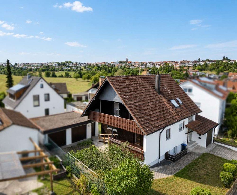 Hausansicht Stra�e Haus Weil im Sch�nbuch