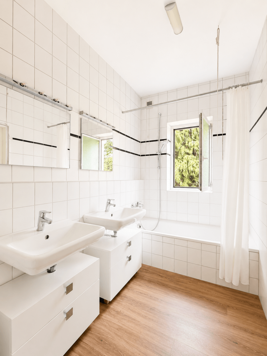 Badezimmer 2.OG Mehrfamilienhaus Stuttgart