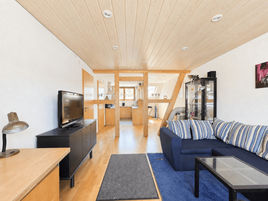 Wohnzimmer 1. DG Mehrfamilienhaus Stuttgart