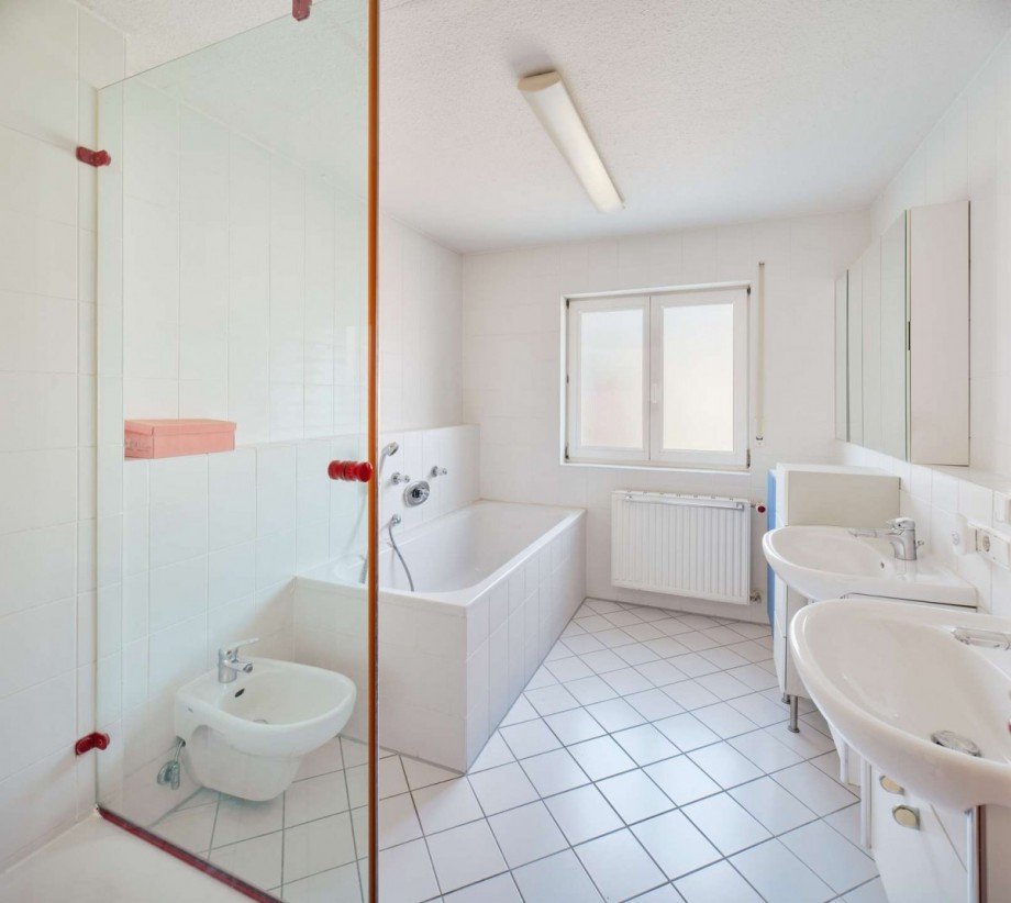 Badezimmer 1 - OG Mehrfamilienhaus Stuttgart