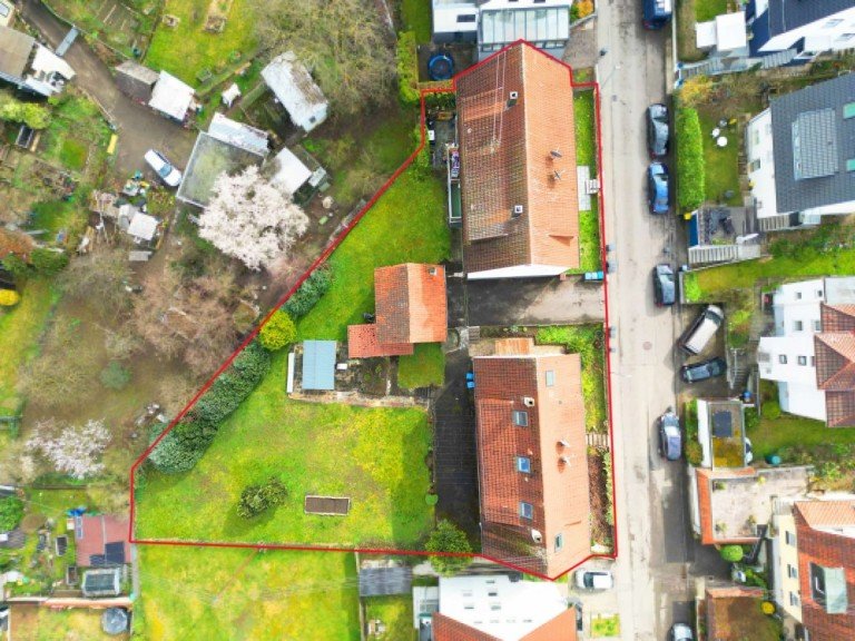 Vogelperspektive Esslingen am Neckar Mehrfamilienhaus Zwei Mehrfamilienh�user in ruhiger Lage mit XXL-Grundst�ck mit Potential und Fernsicht!***