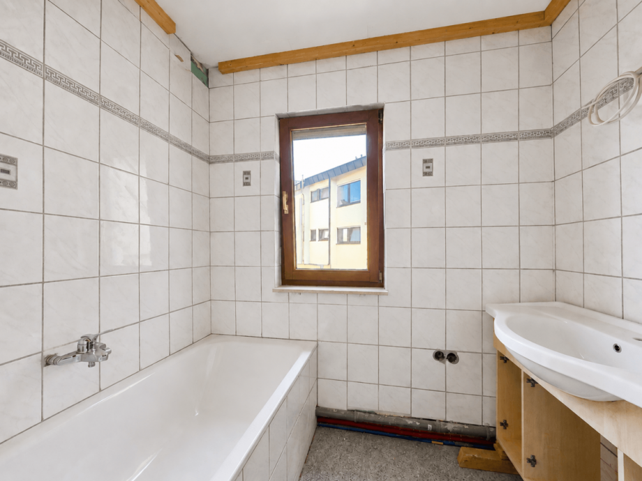 Badezimmer OG (mit KI bearbeiten) Mehrfamilienhaus Stuttgart