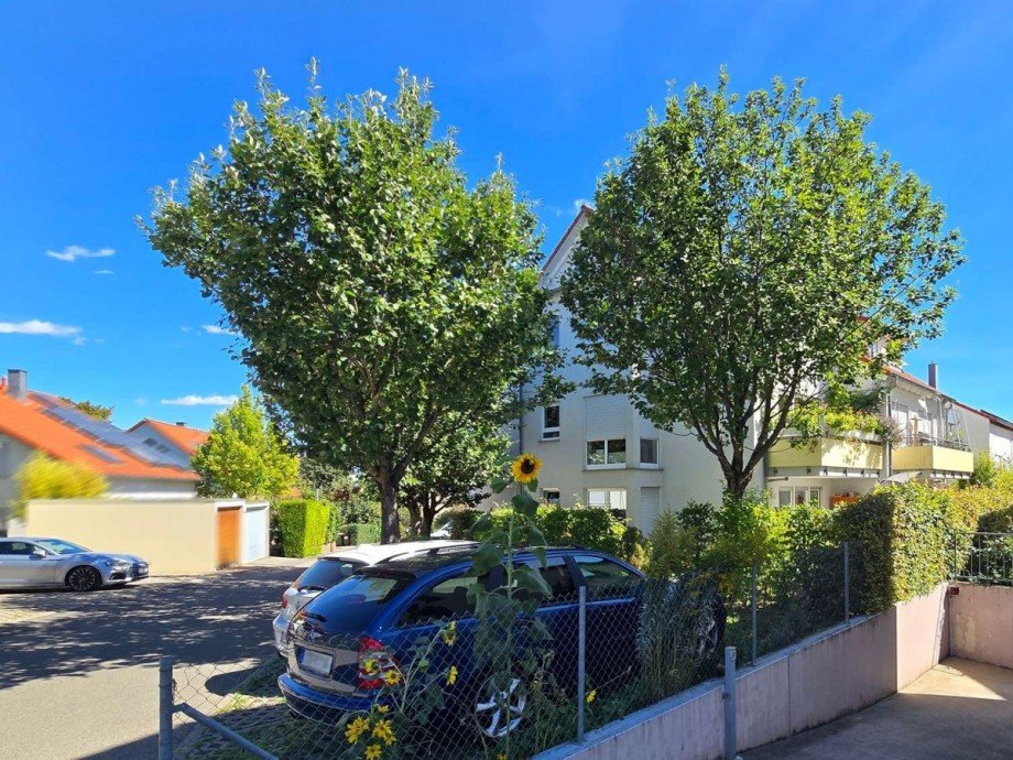 Au�enansicht mit Stellplatz Etagenwohnung Stuttgart