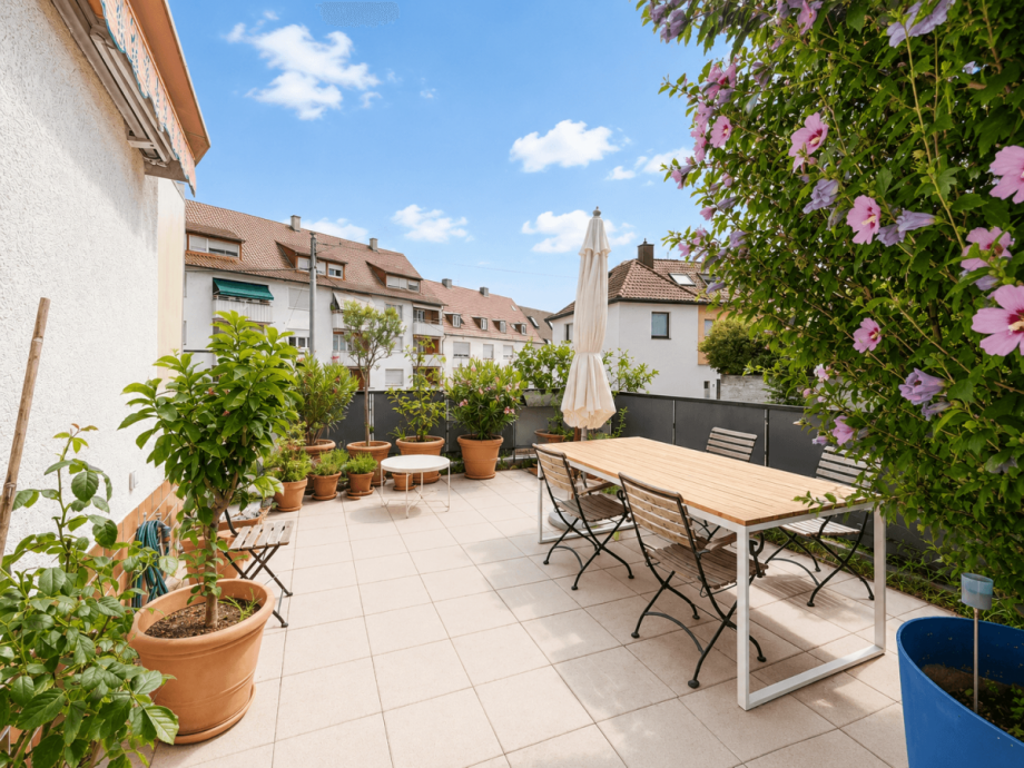 Terrasse 1.OG Mehrfamilienhaus Stuttgart