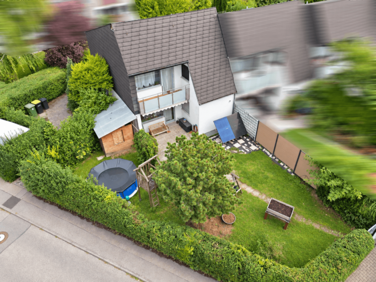 Drohnenaufnahme M�glingen Reiheneckhaus M�glingen: Vermietetes Reiheneckhaus in ruhiger Lage mit XXL-Garten und Garage