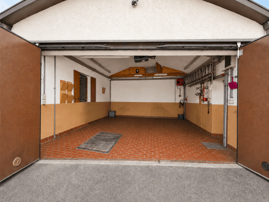 Doppelgarage (mit KI bearbeitet) Mehrfamilienhaus Stuttgart