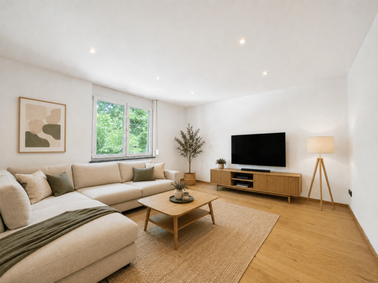 Wohnzimmer (Einrichtungsm�glichkeit - KI) Stuttgart Etagenwohnung S-Feuerbach: charmante, ger�umige 3-Zimmer-Wohnung mit eigenem Garten!