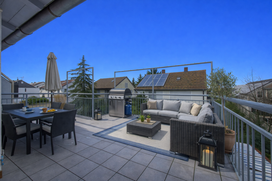 Terrasse (mit KI bearbeitet und m�bliert) Doppelhaush�lfte Ostfildern