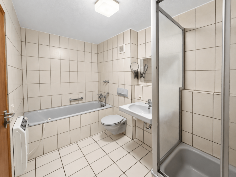 Badezimmer en Suite EG Zweifamilienhaus Stuttgart
