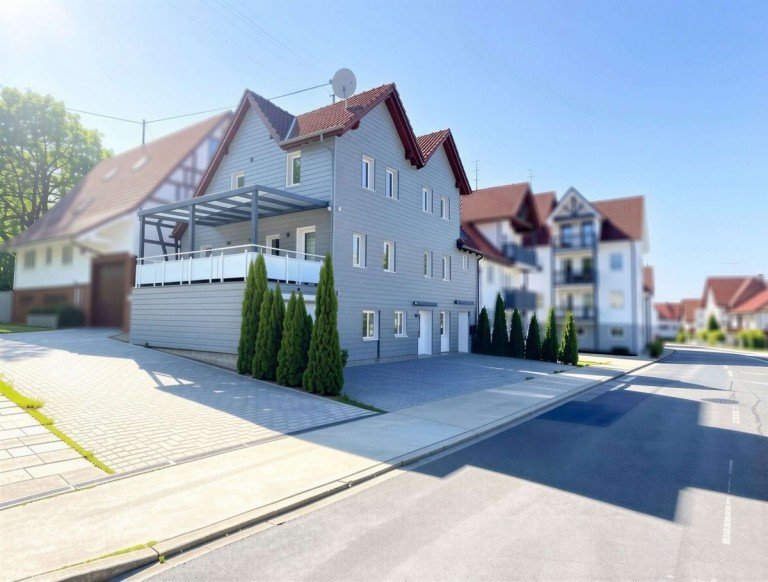 Au�enansicht Nagold Mehrfamilienhaus Nagold-Hochdorf: Wohnen, vermieten, investieren - modernisiertes Dreifamilienhaus in ruhiger Lage