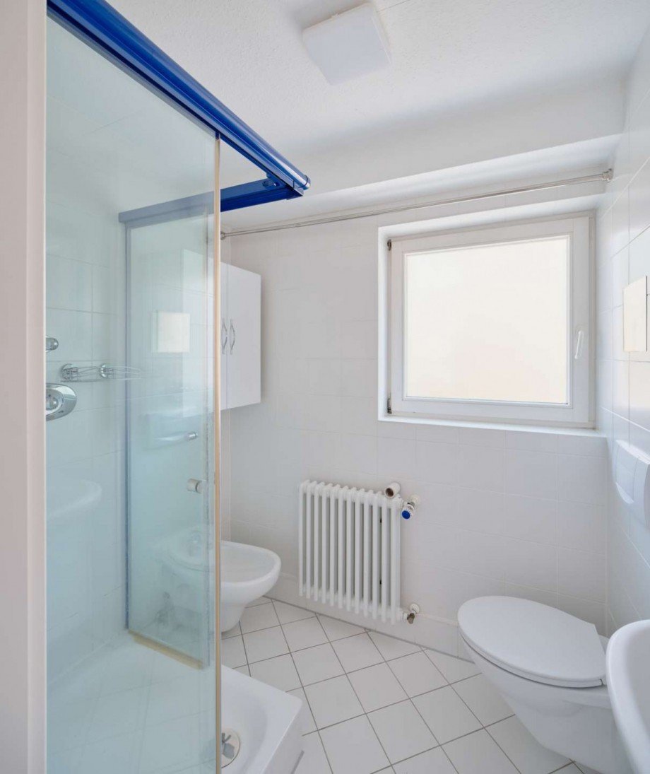 Badezimmer EG links Mehrfamilienhaus Stuttgart