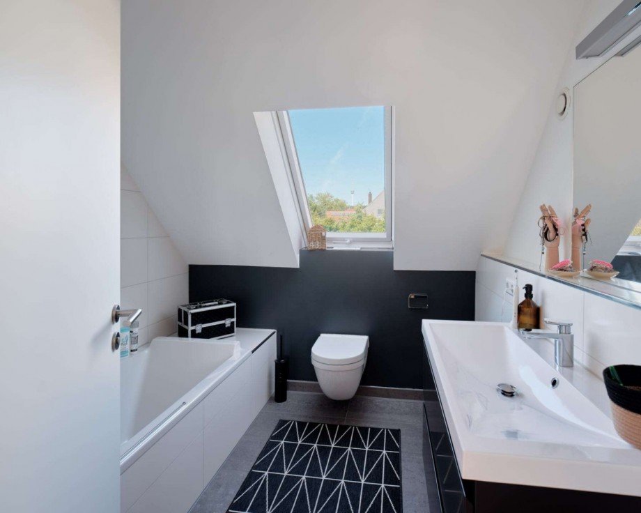 Badezimmer im DG Doppelhaush�lfte Stuttgart